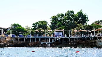 Maya Bistro Hotel Beach