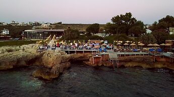 Maya Bistro Hotel Beach