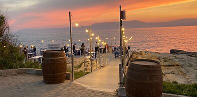 Maya Bistro Hotel Beach