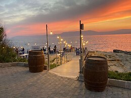 Maya Bistro Hotel Beach