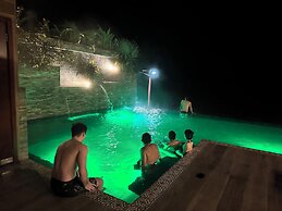 Paradise Hot Springs Thermal Resort
