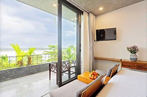 Serene Riverside Hotel Hoi An