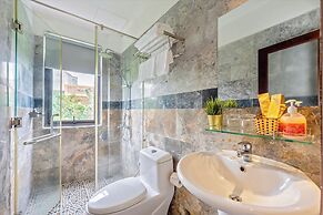 Serene Riverside Hotel Hoi An