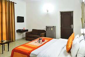 Hotel Jashn Inn near Apollo Hospital, Delhi