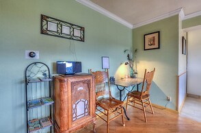 The Cedar Field Vacation House