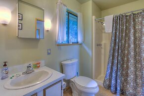 The Cedar Field Vacation House