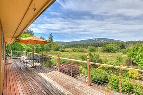 The Cedar Field Vacation House