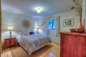 The Cedar Field Vacation House