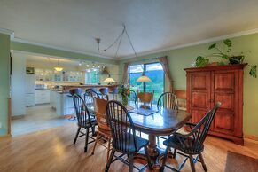 The Cedar Field Vacation House