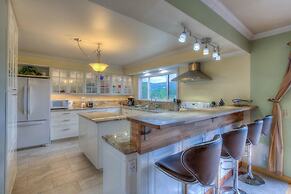 The Cedar Field Vacation House