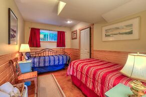 The Cedar Field Vacation House