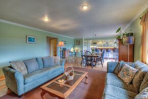 The Cedar Field Vacation House