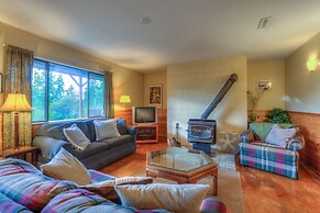 The Cedar Field Vacation House