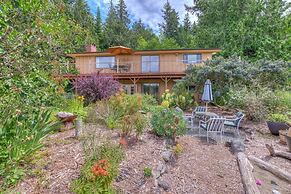 The Cedar Field Vacation House