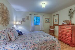 The Cedar Field Vacation House