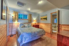 The Cedar Field Vacation House