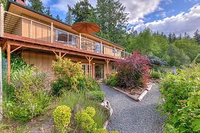 The Cedar Field Vacation House