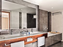 Heron Live Hotel
