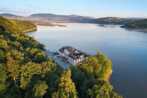 Heron Live Hotel