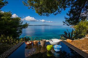 Cast Away - Eco Village