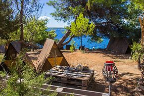 Cast Away - Eco Village