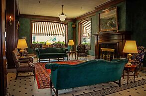 Penn Wells Historic Hotel