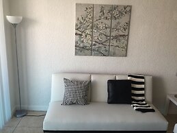 Beach Apartments Hollywood