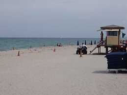 Beach Apartments Hollywood