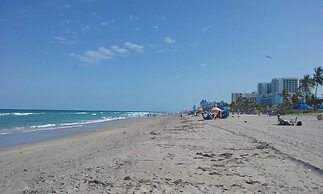 Beach Apartments Hollywood