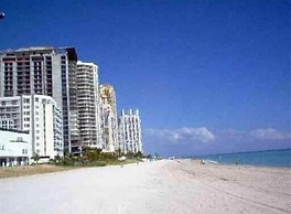 Beach Apartments Hollywood