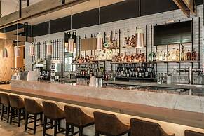 Element Austin Downtown