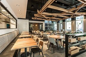 Element Austin Downtown