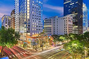 Element Austin Downtown