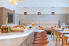 Element Austin Downtown