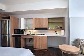 Element Austin Downtown