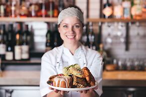 Element Austin Downtown