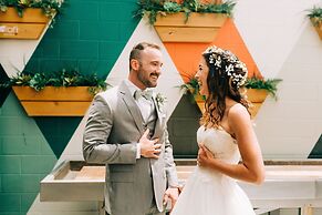 Element Austin Downtown