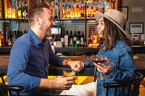 Element Austin Downtown