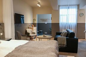 The Swan House by Heimaleiga