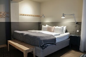 The Swan House by Heimaleiga