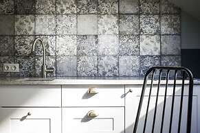 The Swan House by Heimaleiga