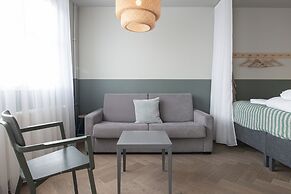 The Swan House by Heimaleiga