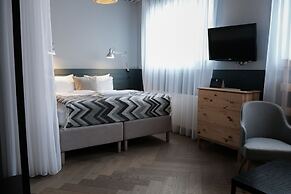 The Swan House by Heimaleiga