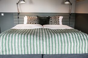 The Swan House by Heimaleiga