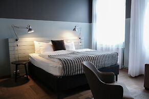 The Swan House by Heimaleiga