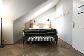 The Swan House by Heimaleiga