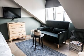 The Swan House by Heimaleiga