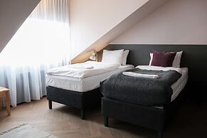 The Swan House by Heimaleiga