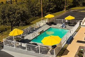 Studio Z, Ascend Hotel Collection