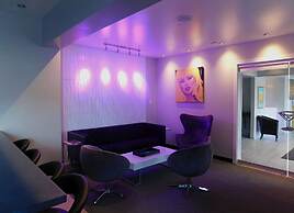 Studio Z, Ascend Hotel Collection